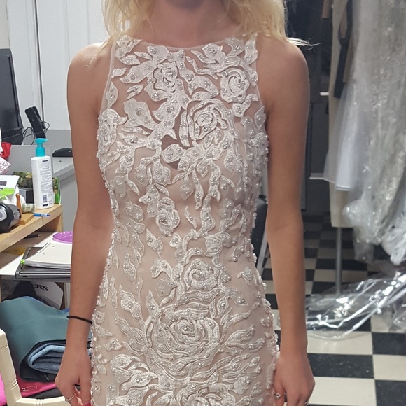 Wedding/Pageant - Picture 4 of 4